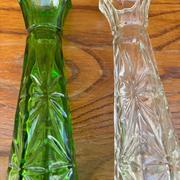 Vintage MCM Anchor Hocking Forest Green and Clear Starburst Pattern Bud Vases - Picture 6 of 6